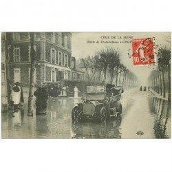 carte postale ancienne 94 CHOISY LE ROI. Superbe voiture ancienne décapotable Route de Fontainebleau Crue de la Seine 1910