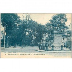 carte postale ancienne 94 CHOISY LE ROI. Statue de Rouget de l'Isle Avenue de Paris avec Policier 1930