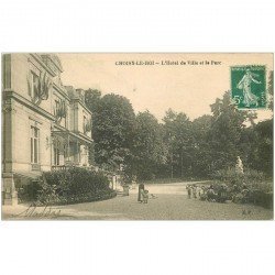 carte postale ancienne 94 CHOISY LE ROI. Hôtel de Ville et Parc animé 1908