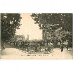 carte postale ancienne 94 CHARENTON LE PONT. Place Henri IV en 1933