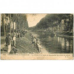 carte postale ancienne 94 CHARENTON LE PONT. La Pêche à la ligne et Péniche 1914 en l'état...
