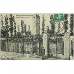 carte postale ancienne 94 CHAMPIGNY SUR MARNE. Le Monument 1870 avec Gardien 1909