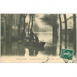 carte postale ancienne 94 BRY SUR MARNE. Sauveteurs rue de Rigny. Inondations de 1910