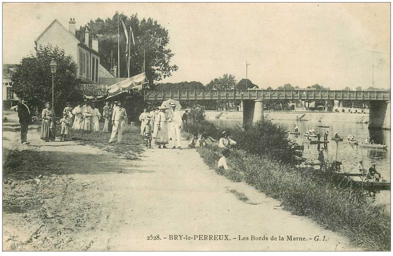 94 BRY LE PERREUX. Les bords de la Marne Buvette et canotage