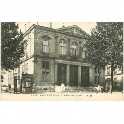 carte postale ancienne K. 92 COURBEVOIE. Hôtel de Ville animation