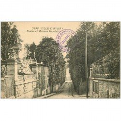 carte postale ancienne 92 VILLE D'AVRAY. Statue Avenue Gambetta