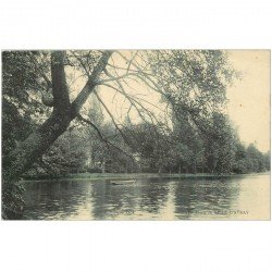 carte postale ancienne 92 VILLE D'AVRAY. Barque sur l'Etang
