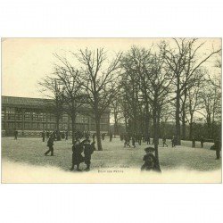 carte postale ancienne 92 VANVES. Cour de récréation Lycée Michelet vers 1900
