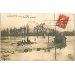 carte postale ancienne 92 SURESNES. L'Ecluse inondations de 1910. Timbrée en 1920