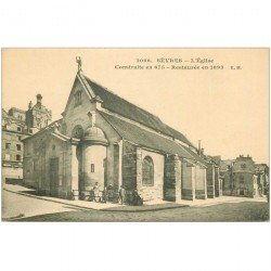 carte postale ancienne 92 SEVRES. L'Eglise et la rue du Château animation