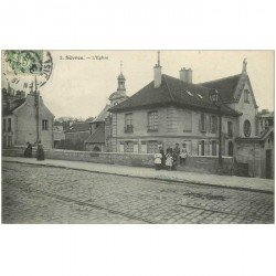 carte postale ancienne 92 SEVRES. L'Eglise avec animation sur le Pont 1907