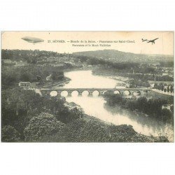 carte postale ancienne 92 SEVRES. Dirigeable Zeppelin et Aéroplane sur Saint Cloud, Suresnes et Mont Valérien 1915