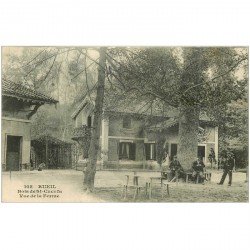 carte postale ancienne 92 RUEIL. La Ferme au Bois de Saint Cucufa avec les Gendarmes