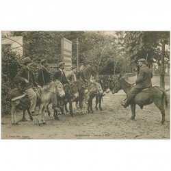 carte postale ancienne 92 ROBINSON. Garde à vous ! comme à l'Armée. Mule, âne, mulet, ânesse.
