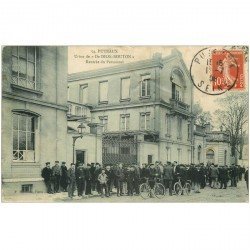 carte postale ancienne 92 PUTEAUX. Rentrée du Personnel Usine Dion Bouton 1908