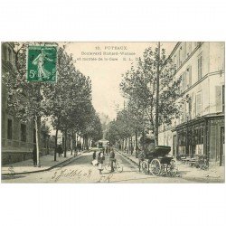 carte postale ancienne 92 PUTEAUX. Café Au Rendez Vous boulevard Richard Wallace et montée de la Gare 1908 Télégraphiste à vélo