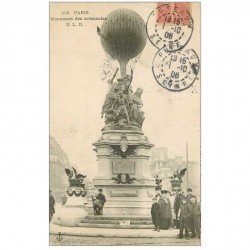 carte postale ancienne 92 NEUILLY SUR SEINE. Monument des Aéronautes 1906 avec Gamin vendeur de journax ambulant