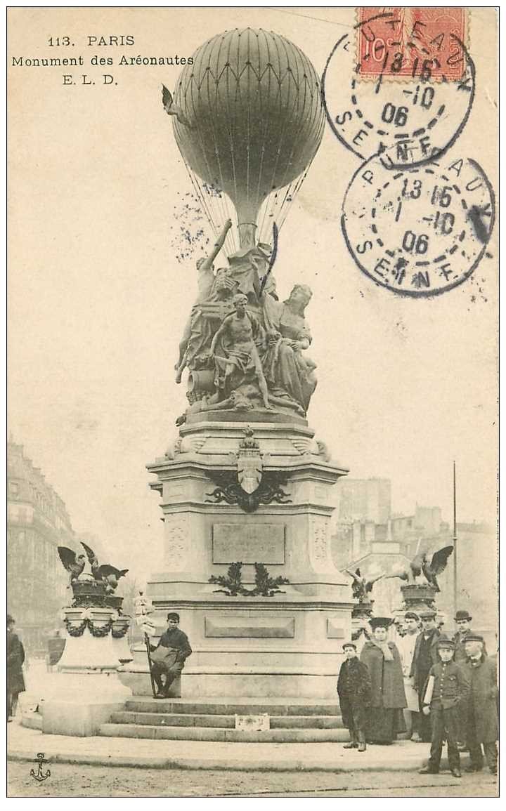 carte postale ancienne 92 NEUILLY SUR SEINE. Monument des Aéronautes 1906 avec Gamin vendeur de journax ambulant
