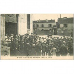 92 NANTERRE. Couronnement de la Rosière avec Sortie d'Eglise vers 1900