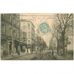 carte postale ancienne 92 MONTROUGE GRAND. Café et vespasiennes Avenue de la République 1904