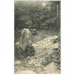 carte postale ancienne 92 MEUDON. Personnage à la Pierre aux Moines Bois de Clamart 1906