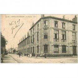 carte postale ancienne 92 LEVALLOIS PERRET. Les Ecoles 1905