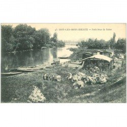carte postale ancienne 92 ISSY LES MOULINEAUX. Barques et Canoë Kayac sur Petit Bras de Seine 1907