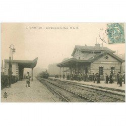 carte postale ancienne 92 GARCHES. Quais de la Gare avec Train 1905