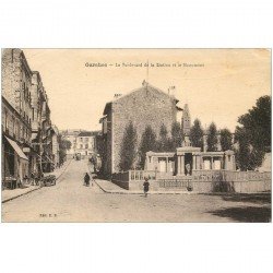 carte postale ancienne 92 GARCHES. Boulevard de la Station et Monument voiture ancienne