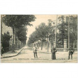 92 CHATILLON. Factrice et Facteurs avec leur sacoches en bois et cuir Boulevard de Vanves