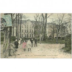 carte postale ancienne 92 BOULOGNE SUR SEINE. Enfant au Parc de la Mairie. Carte colorisée vers 1905. Impeccable