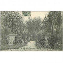 carte postale ancienne 92 ASNIERES SUR SEINE. Cimetière des Chiens. L'Intérieur 1906 avec personnages