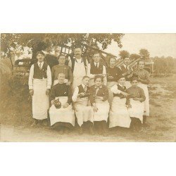 50 PONTORSON. Le Personnel d'un Hôtel Restaurant. Photo carte postale ancienne vers 1910