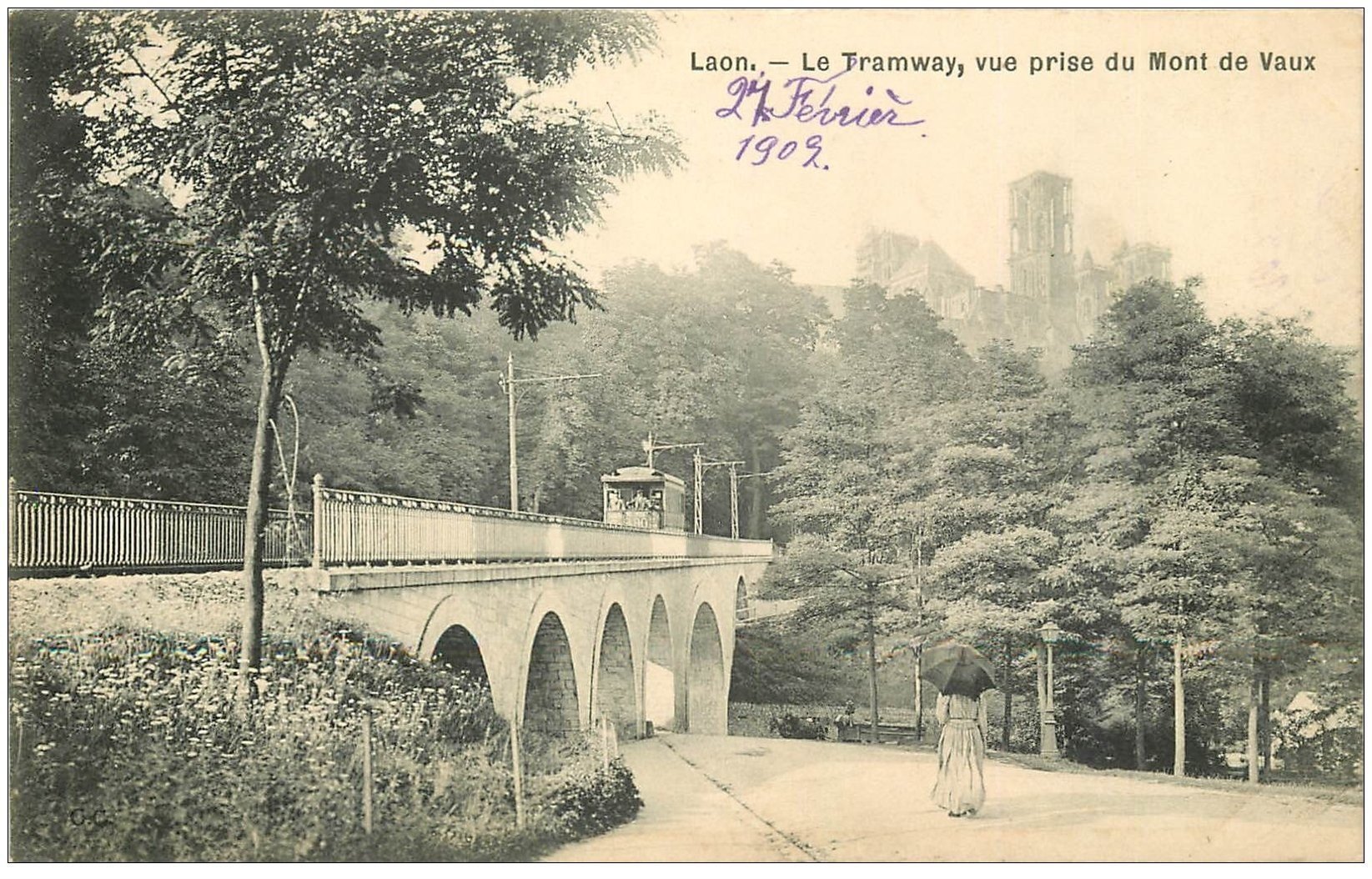 carte postale ancienne 02 LAON. Train Tramway Viaduc du Chemin de Fer Mont de Vaux 1907