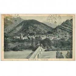 carte postale ancienne 04 LA JAVIE. Le pont vers le Village 1929 (timbre manquant)...