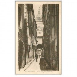 carte postale ancienne 04 MANOSQUE. Rue et Porte Soubeyrant