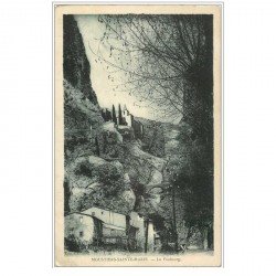 carte postale ancienne 04 MOUSTIERS-SAINTE-MARIE. Le Faubourg