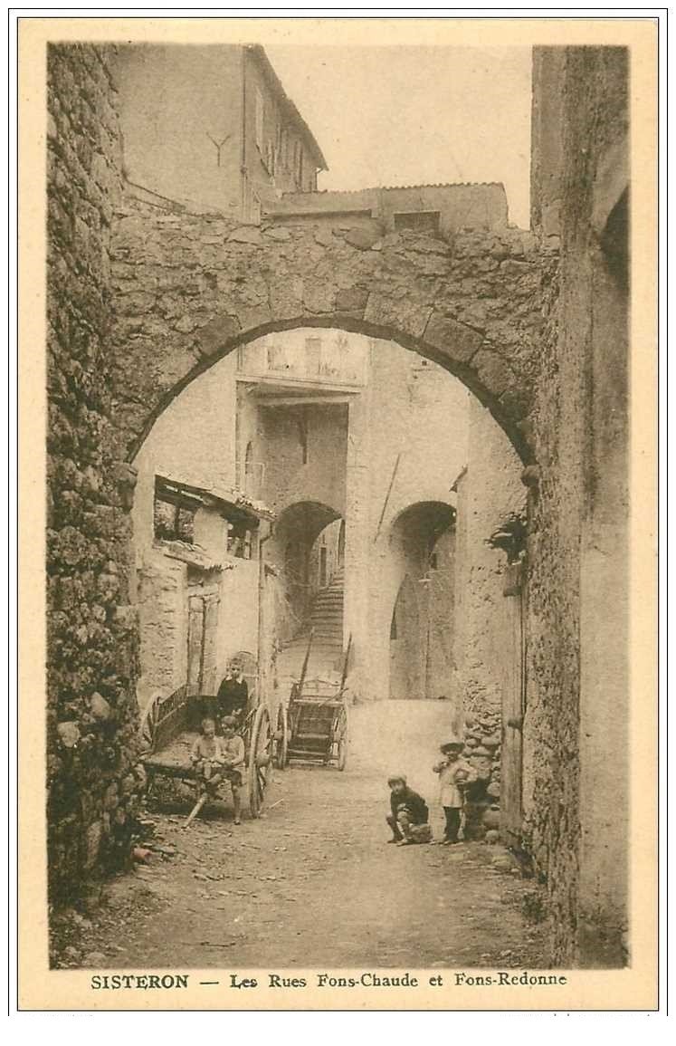 04 SISTERON. Rues Fons-Chaude et Fons-Redonne bien animées