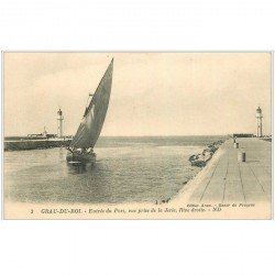 carte postale ancienne 30 LE GRAU DU ROI. Entrée du Port et Jetée