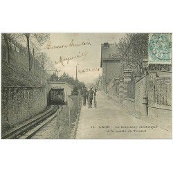 carte postale ancienne 02 LAON. Tramway électrique sortie du Tunnel 1906 (carte gondolée)...