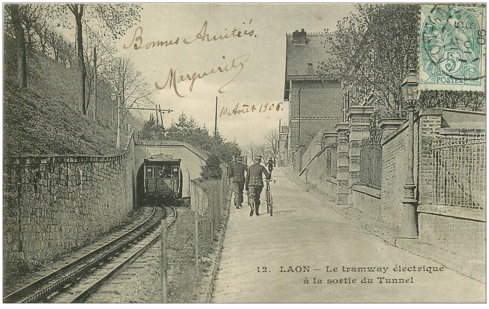 carte postale ancienne 02 LAON. Tramway électrique sortie du Tunnel 1906 (carte gondolée)...