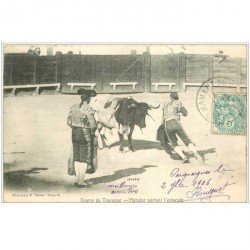 carte postale ancienne 30 NIMES. Corrida de Taureaux. Matador portant l'estocade 1906