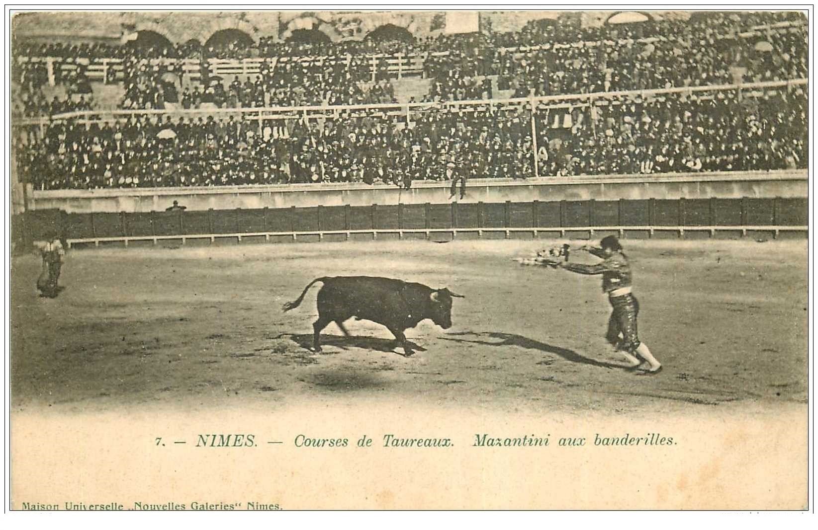 carte postale ancienne 30 NIMES. Corrida de Taureaux. Mazantini aux banderilles vers 1900