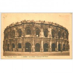 carte postale ancienne 30 NIMES. Les Arènes extérieur Ouest. Bédouin