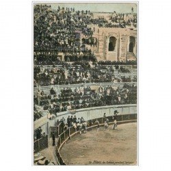 carte postale ancienne 30 NIMES. Les Arènes pendant la Course. Fine plissure