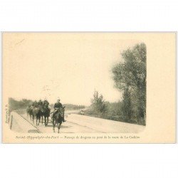 30 SAINT-HIPPOLYTE-DU-FORT. Dragons Pont Route de La Cadière vers 1900