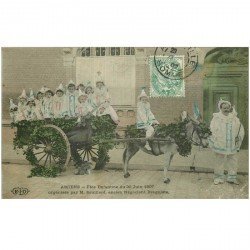 carte postale ancienne 80 AMIENS. Char Fête Enfantine Enfants déguisés 1907 organisée par Souillard Négociant Droguiste