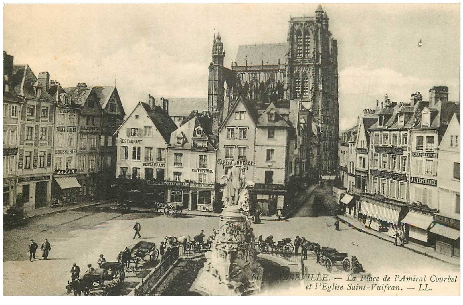 carte postale ancienne 80 ABBEVILLE. Place Courbet et Eglise Saint-Vulfran 1918 nombreux fiacres