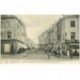 carte postale ancienne 80 ABBEVILLE. Rue Saint Gilles Place Amiral Courbet Café de Paris et magasin de Cartes Postales.