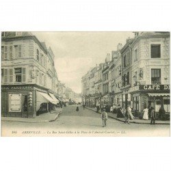 carte postale ancienne 80 ABBEVILLE. Rue Saint Gilles Place Amiral Courbet Café de Paris et magasin de Cartes Postales.